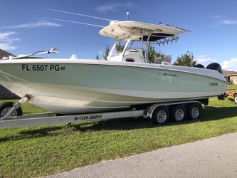 32' Boston Whaler 2004 Yacht For Sale
